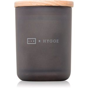 LAB Hygge Comfort vonná svíčka (Oakwood Ash) 107,73 g