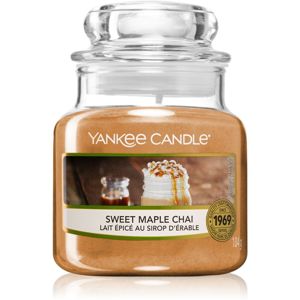 Yankee Candle Sweet Maple Chai vonná svíčka Classic malá