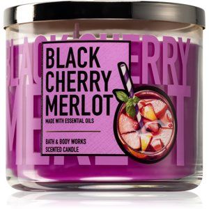Bath & Body Works Black Cherry Merlot vonná svíčka s esenciálními oleji 411 g