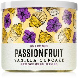 Bath & Body Works Passionfruit Vanilla Cupcake vonná svíčka 411 g