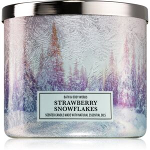 Bath & Body Works Strawberry Snowflakes vonná svíčka 411 g