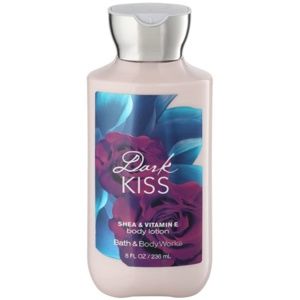 Bath & Body Works Dark Kiss tělové mléko pro ženy 236 ml