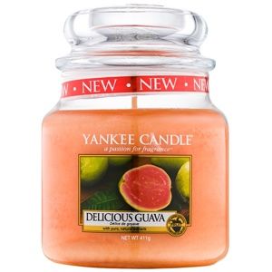 Yankee Candle Delicious Guava vonná svíčka 411 g Classic střední
