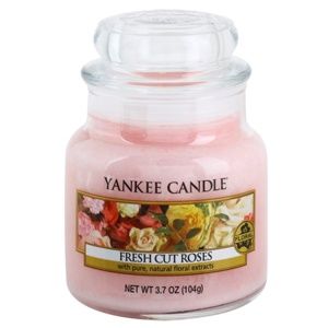 Yankee Candle Fresh Cut Roses vonná svíčka Classic malá 104 g
